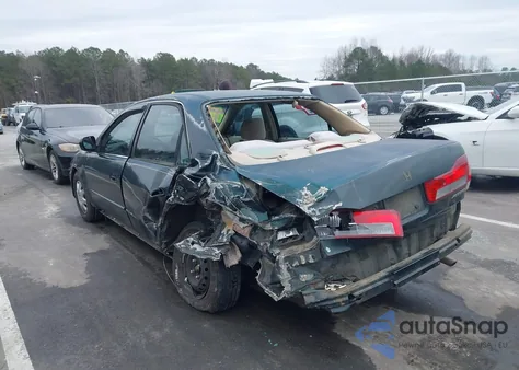 2001 Honda Accord Value Package из США, поврежденный, VIN 1HGCF86691A141698